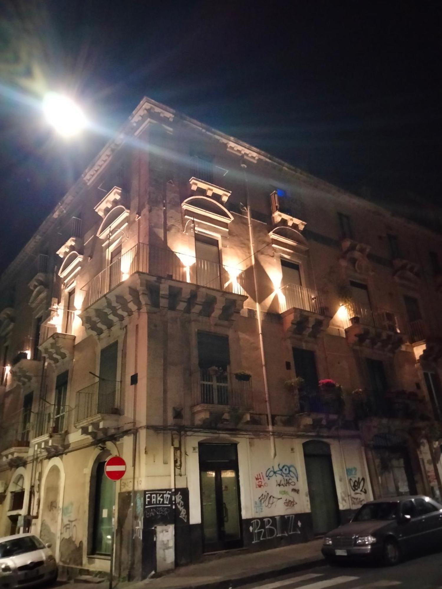 Etna Timeo Central Apartment In Baroque Building Катанія Екстер'єр фото
