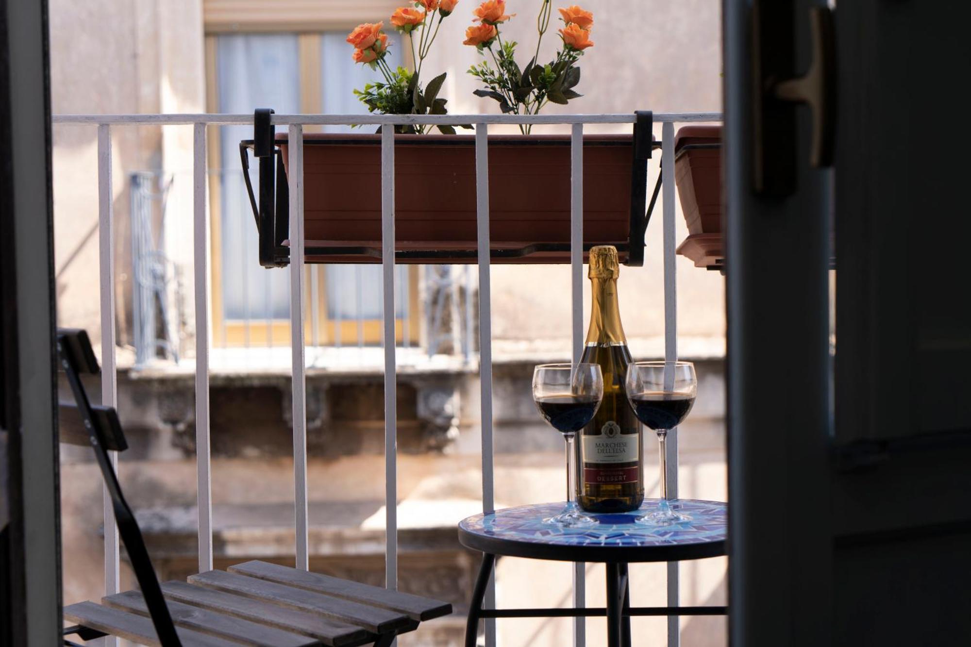 Etna Timeo Central Apartment In Baroque Building Катанія Екстер'єр фото