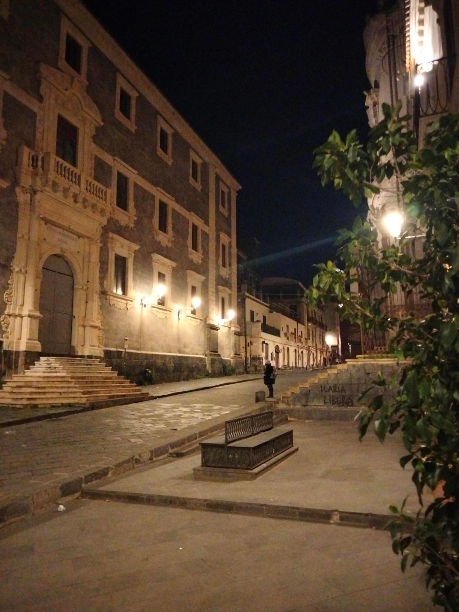 Etna Timeo Central Apartment In Baroque Building Катанія Екстер'єр фото