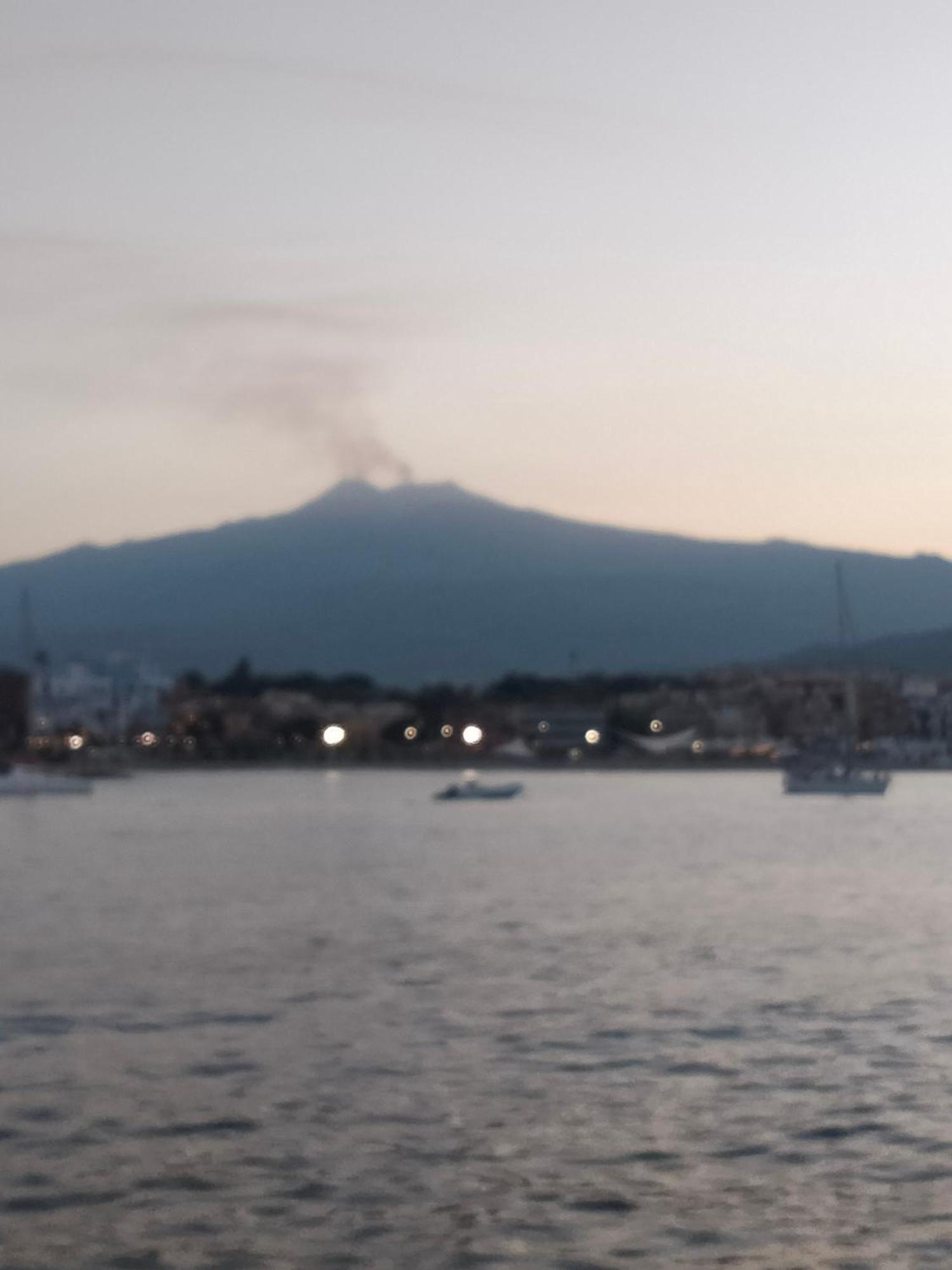 Etna Timeo Central Apartment In Baroque Building Катанія Екстер'єр фото